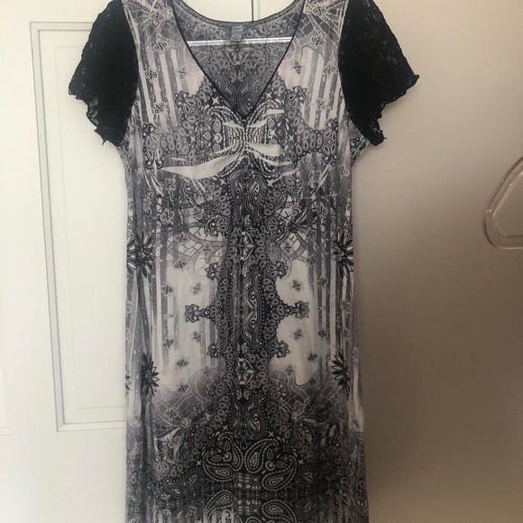 ONE WORLD Dresses & Skirts - Oneworld sleep black and white patterned dress